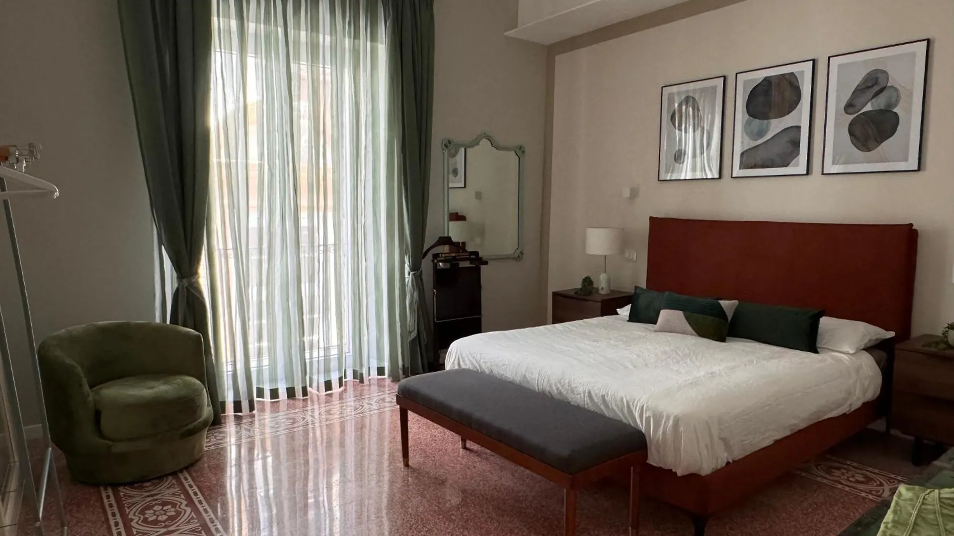 Luxury Cathedral Apartments 팔레르모