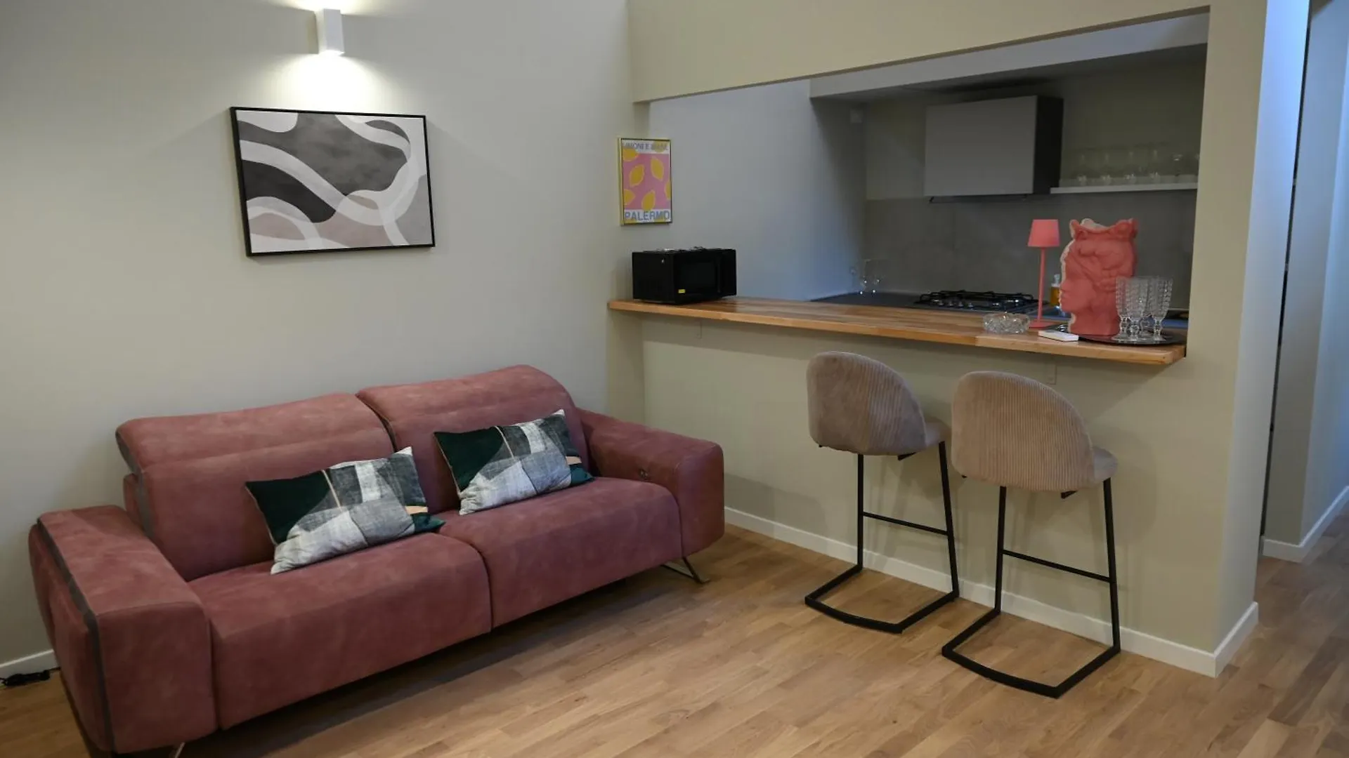 Luxury Cathedral Apartments 팔레르모