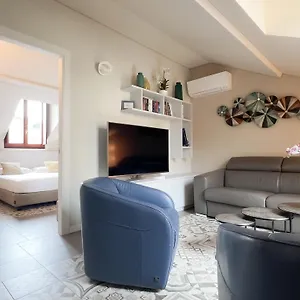 comecasa-duomo-exclusive-2-beds-apartament.italymilanhotels.net/