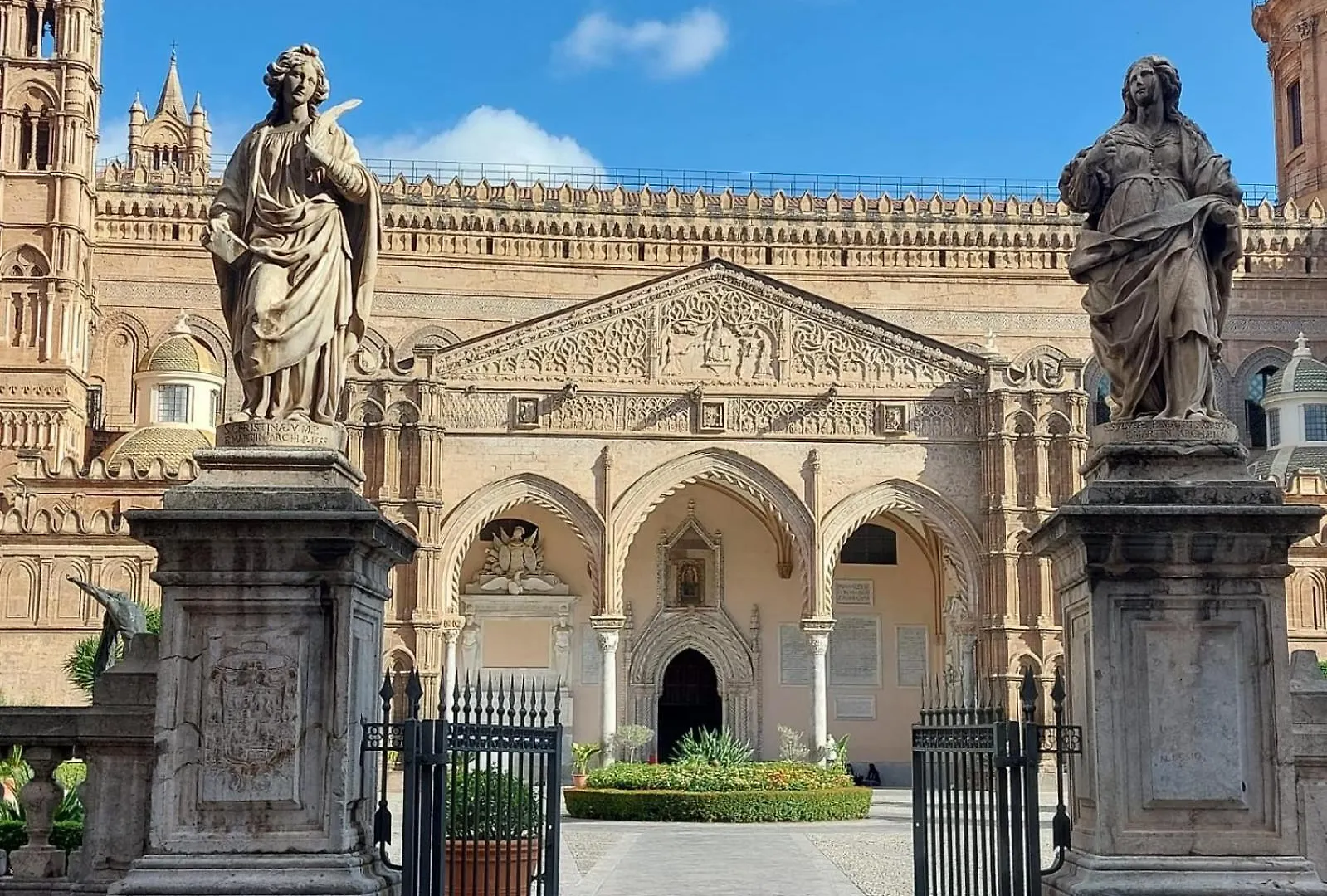 Luxury Cathedral Apartments Palermo